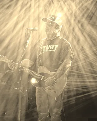 Aaron Lewis